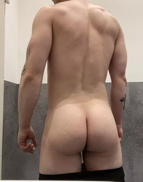 Any bros like kinda thick ass? Bulking and every week it’s getting fatter😅