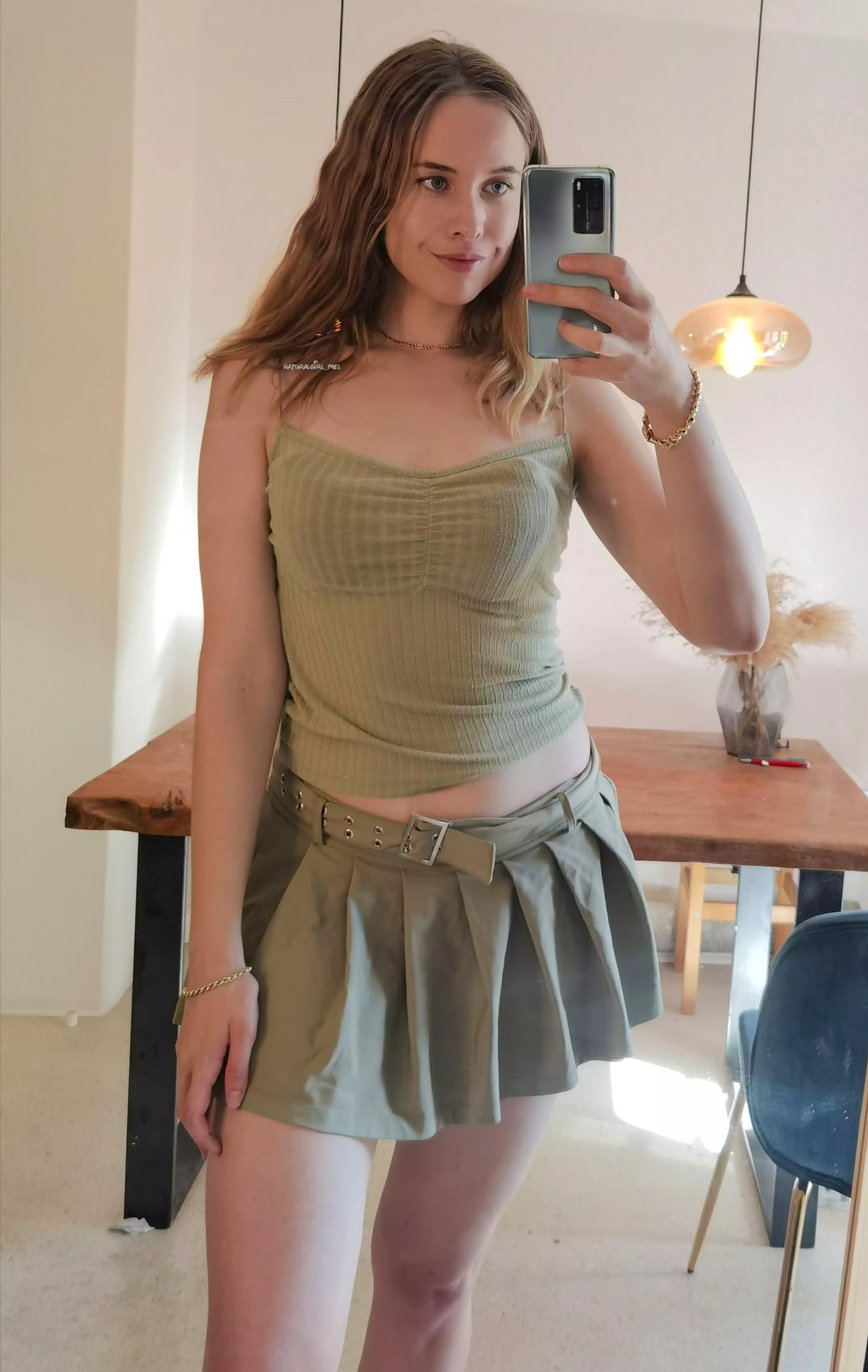 Green outfit [F]