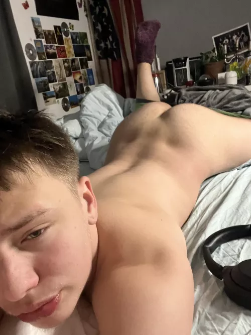 I heard a rumor that you like tight round butts😳