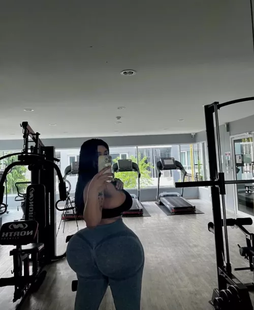 My dick would explode if I saw this at the gym!