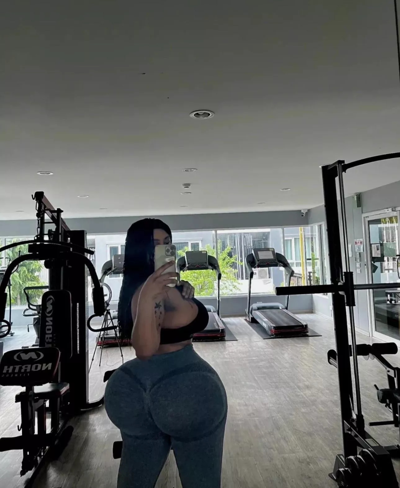 My dick would explode if I saw this at the gym!