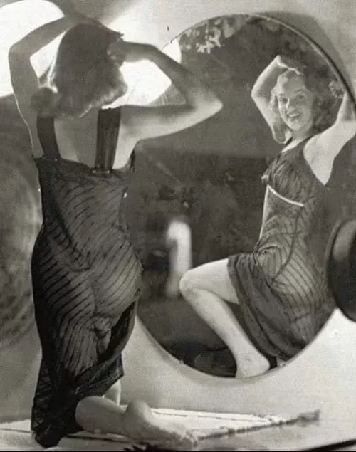 Norma Jeane Mortenson in front of a mirror, 1947. Photo by Earl Moran