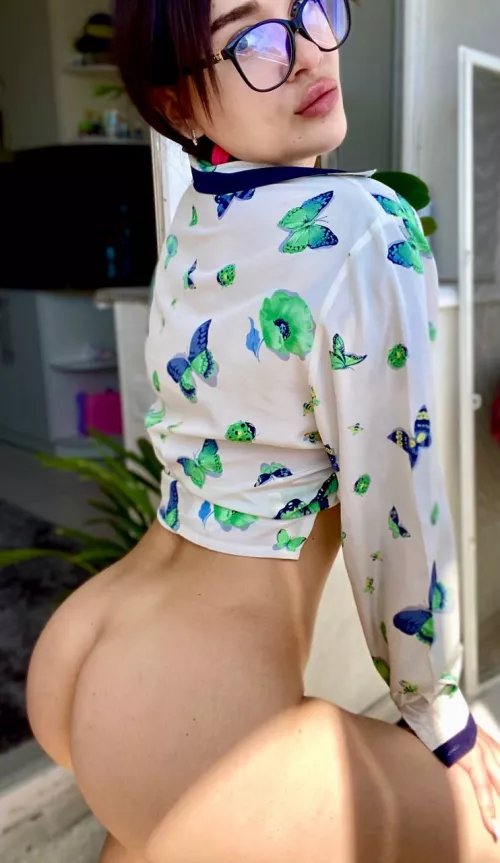 Seems like guys these days don't look petite girls