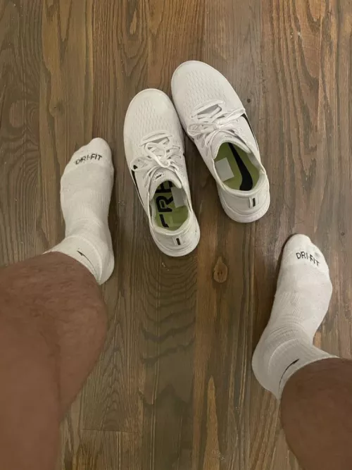 Starting to stink up these fresh Nikes