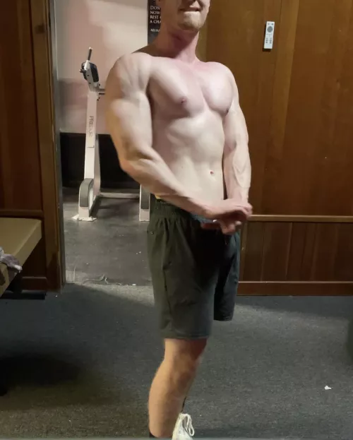 24 [M] I just took this in the gym today👀