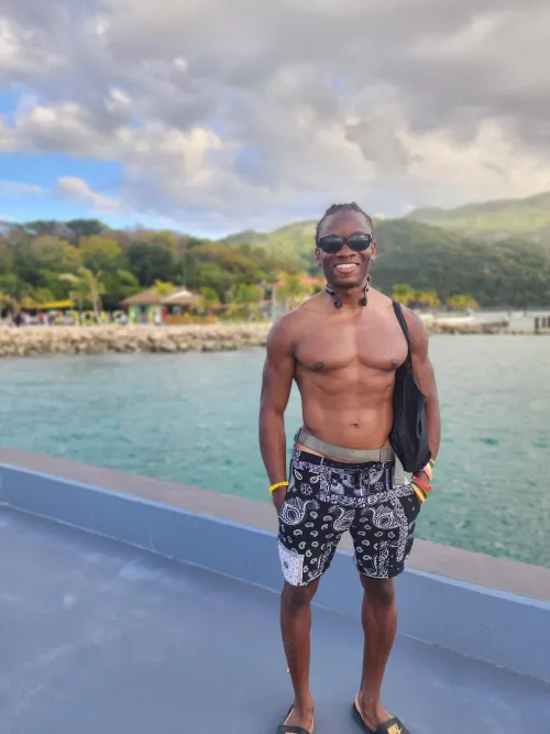 33 M Bull in Phx. 2/19-3/2 looking for the genuine couples and individuals. let's connect and meet w/ no expectations