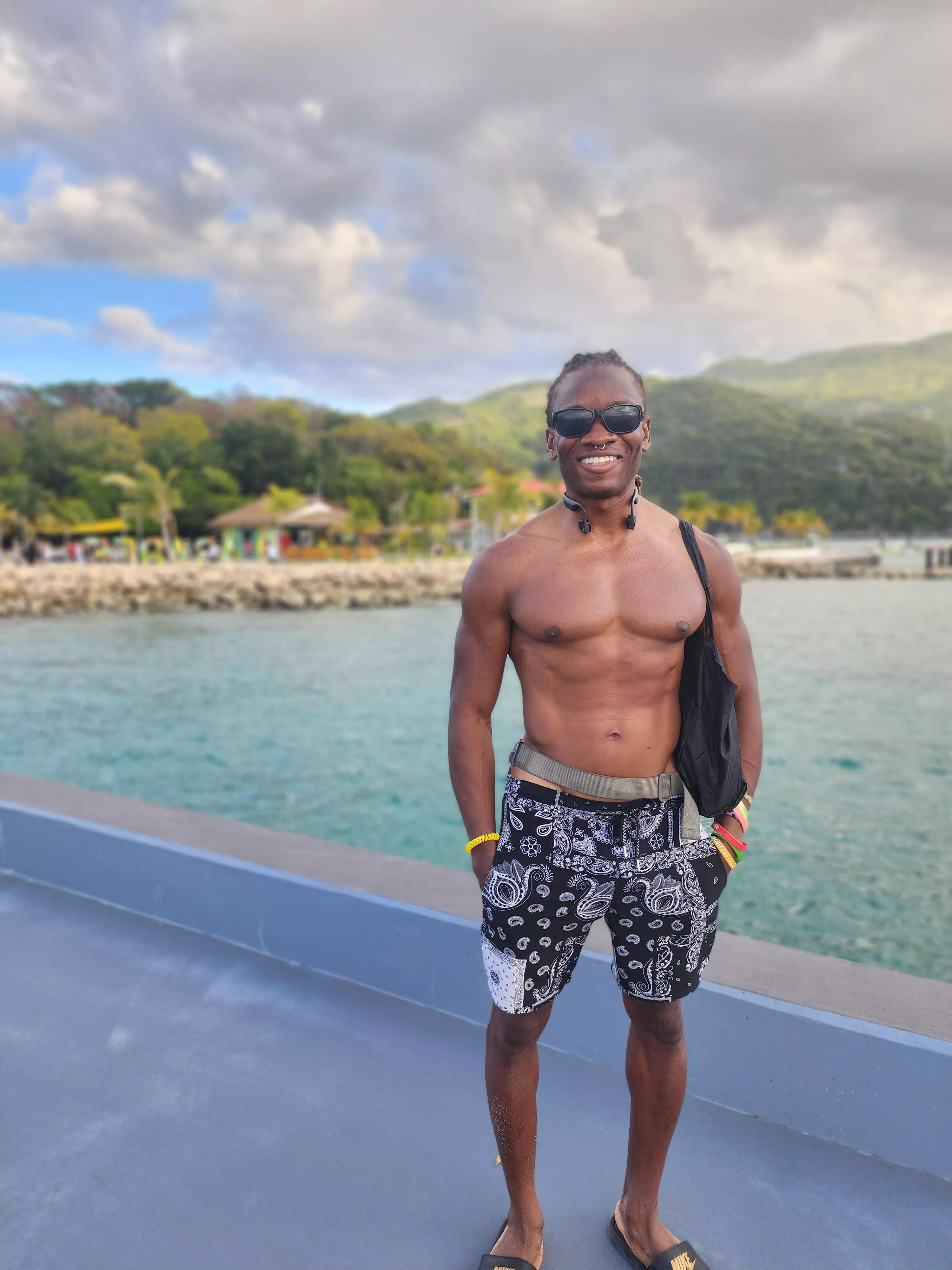 33 M Bull in Phx. 2/19-3/2 looking for the genuine couples and individuals. let's connect and meet w/ no expectations