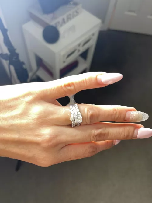 Cum shot on my ring 💦💦💦💍