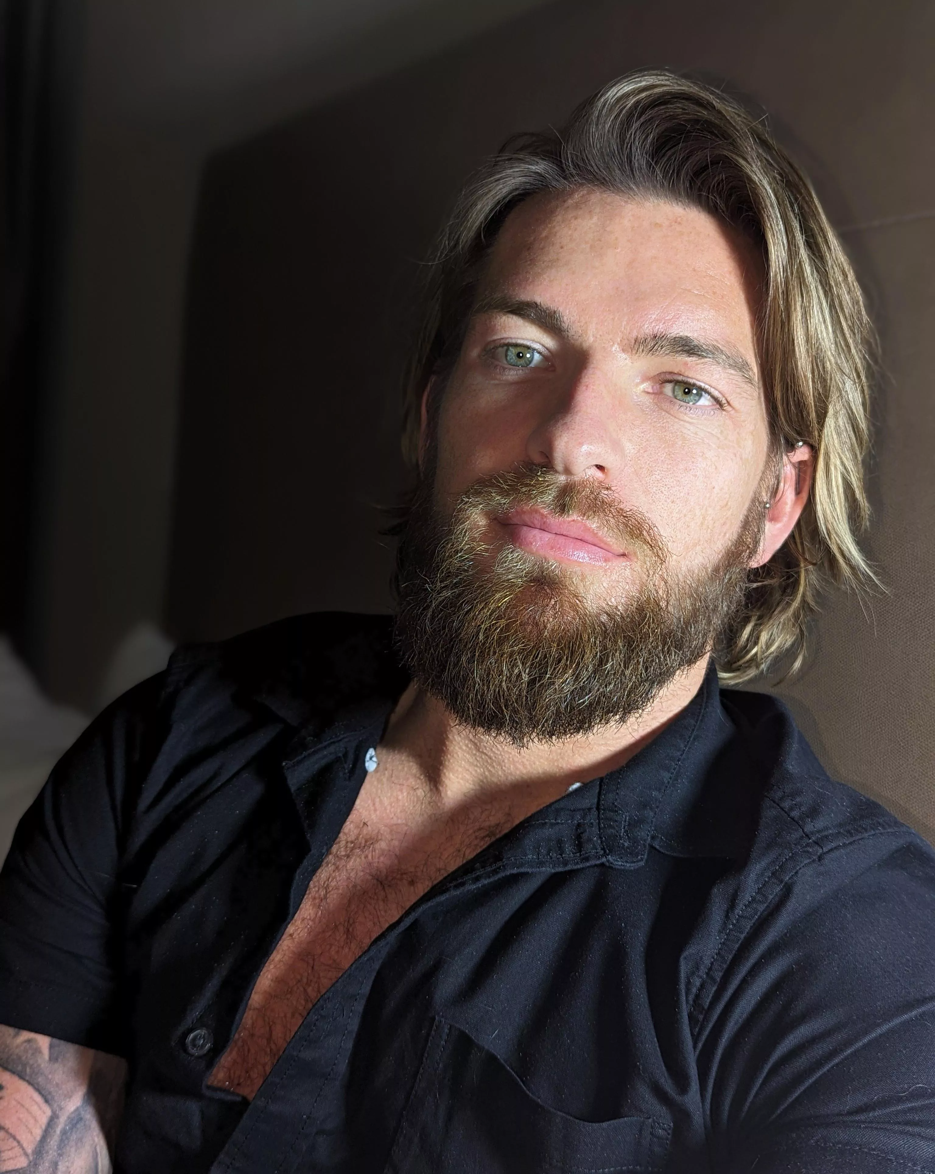 Got a hotel suite to myself. Need company...