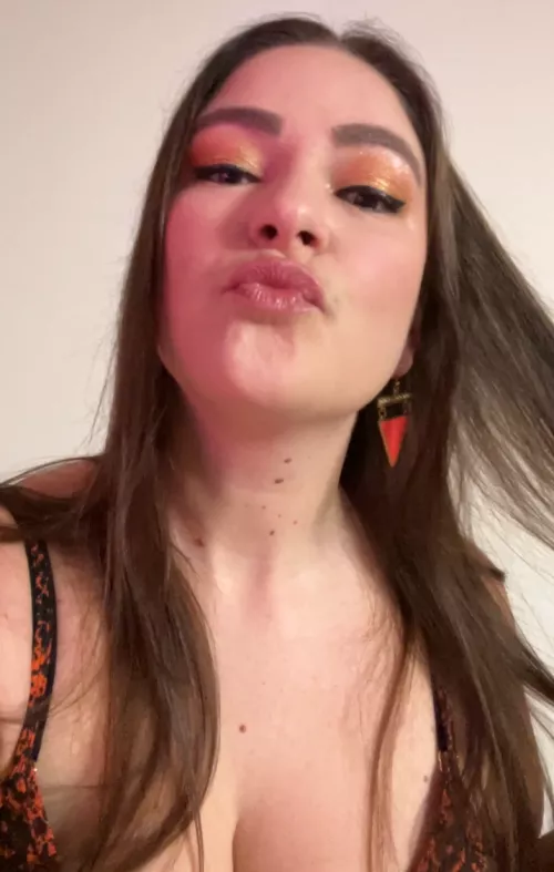 Hey you, give me a kiss