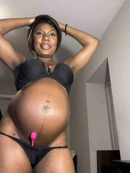 Look how happy I am while pregnant