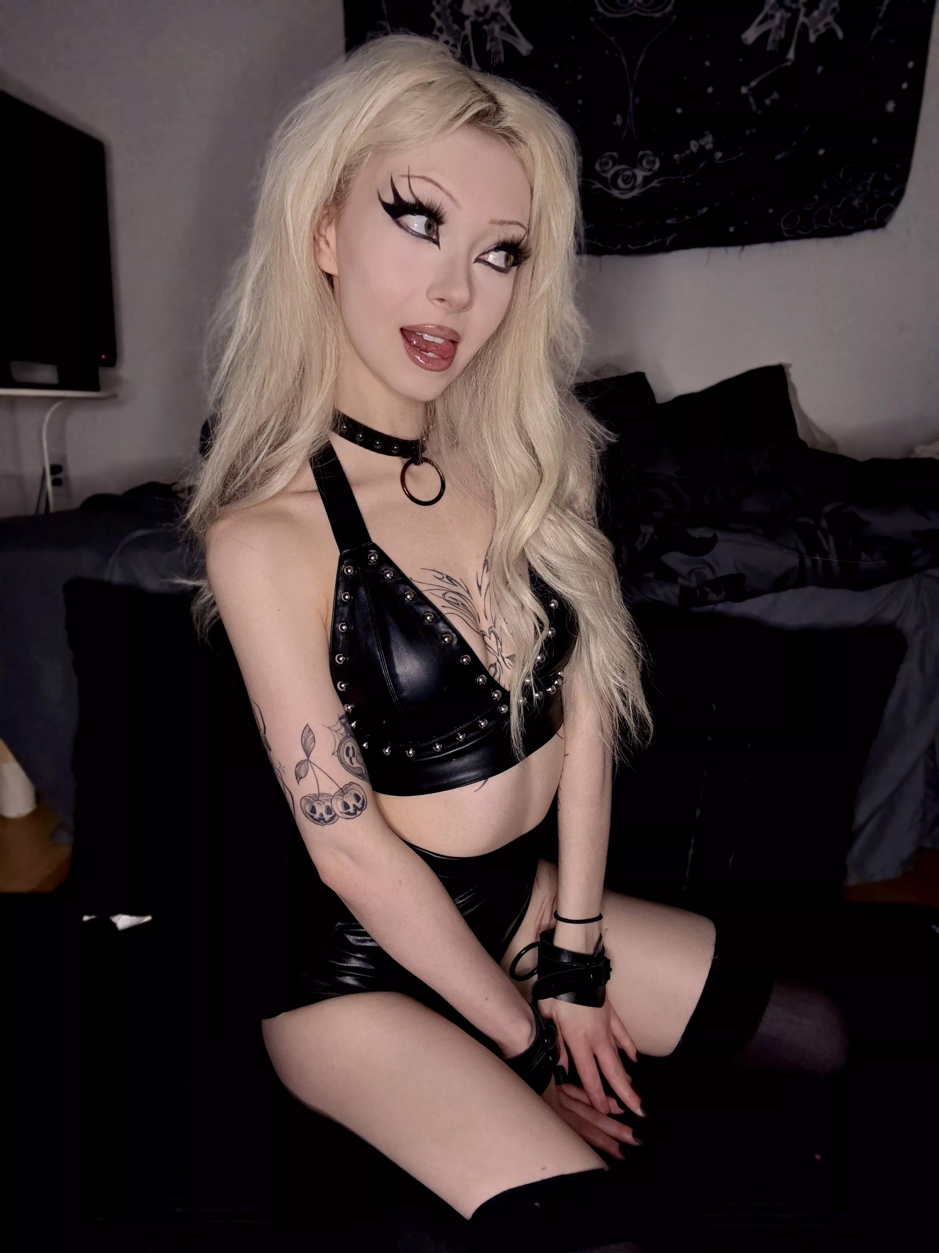 studded leather bra 😍🖤