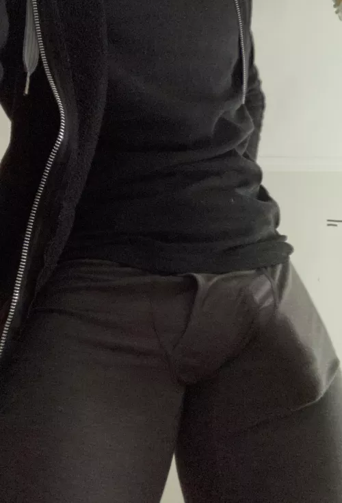 Am I polite to my roommates if I walk like this around the house?