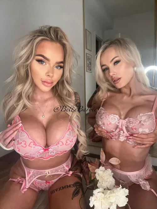 Happy valentines Day 🌹😘 (we are twins not identical) 🩷 can we be your valentines? 🙈