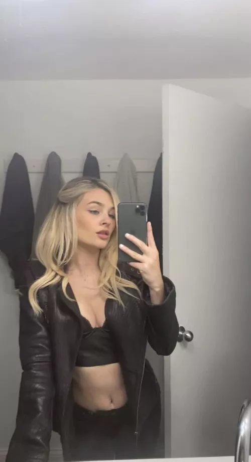 In love with my new leather jacket 😍