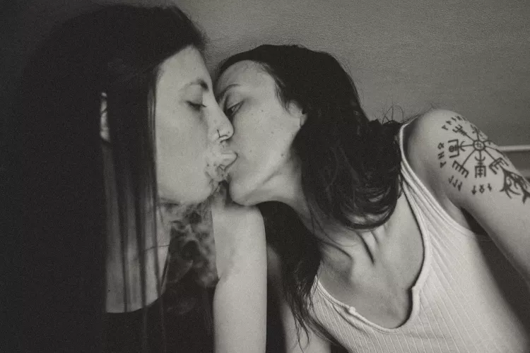 Make out in black and white