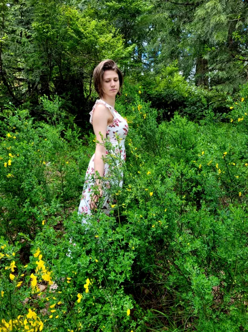 Pick me some flowers(f)