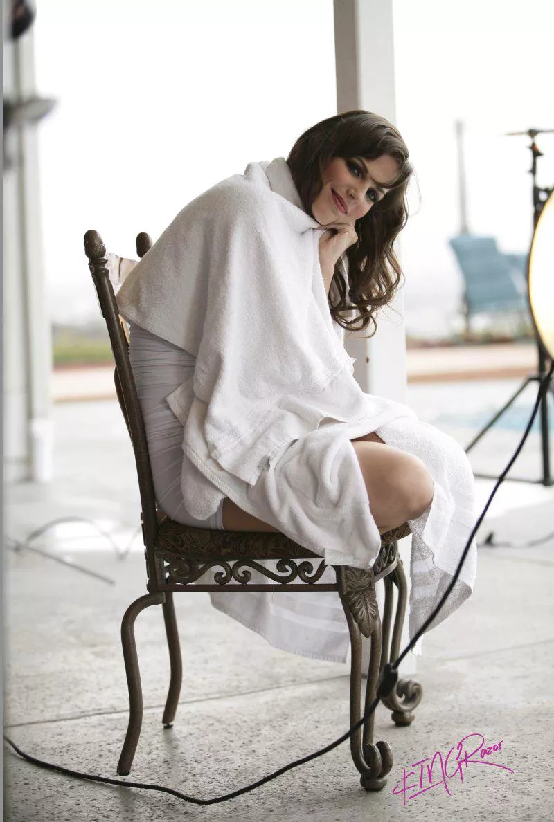 Rare Bobbi behind the scenes...