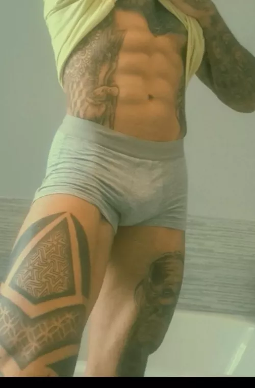Tatts and abs ;)