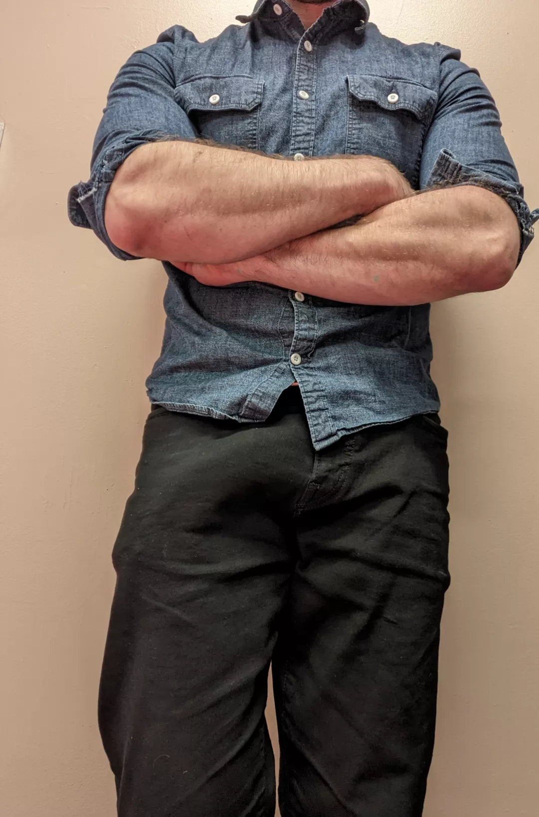 There's a couple things you might stare at in this pic. Strong forearms or...?