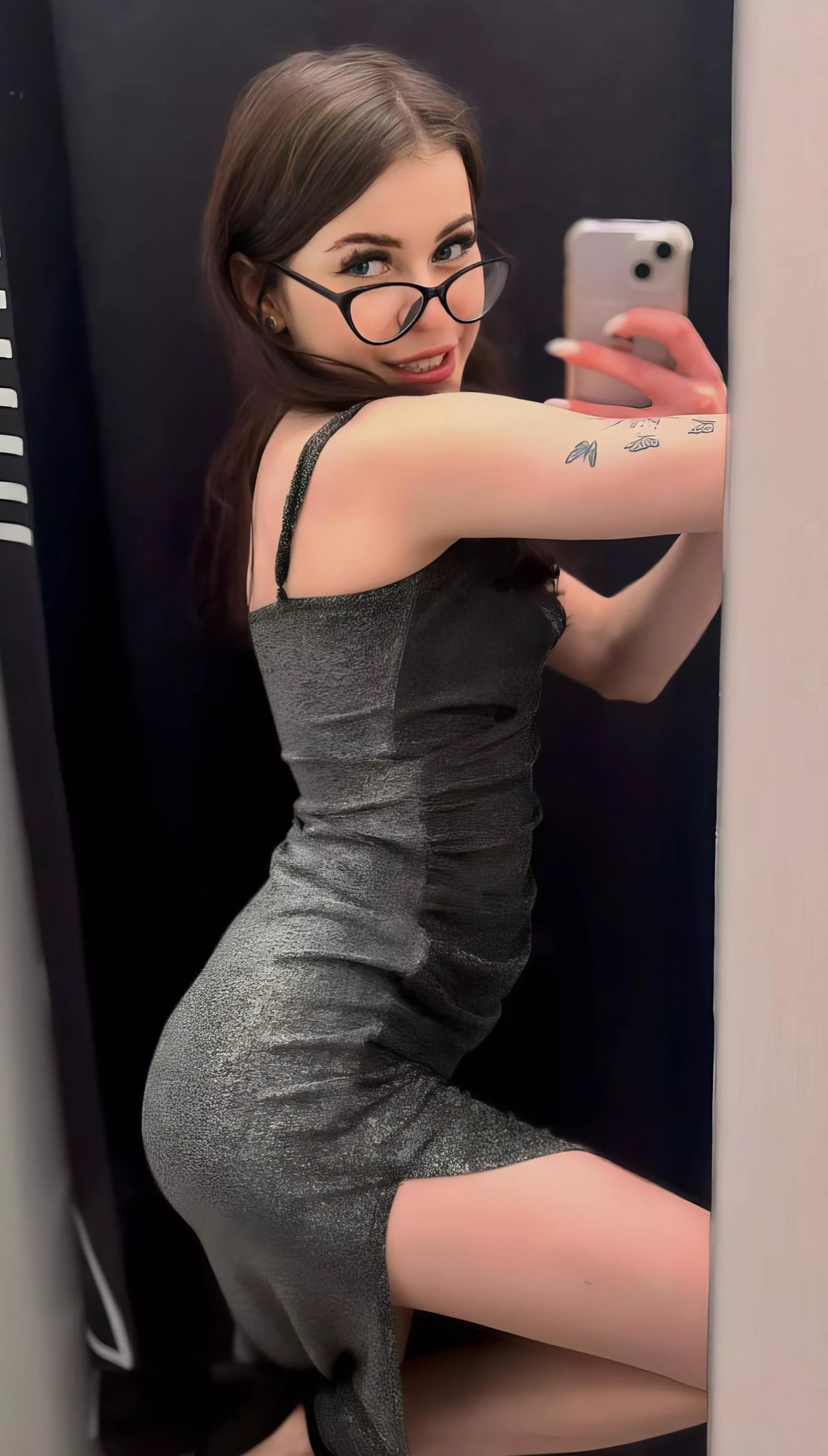 I choose a dress to please you