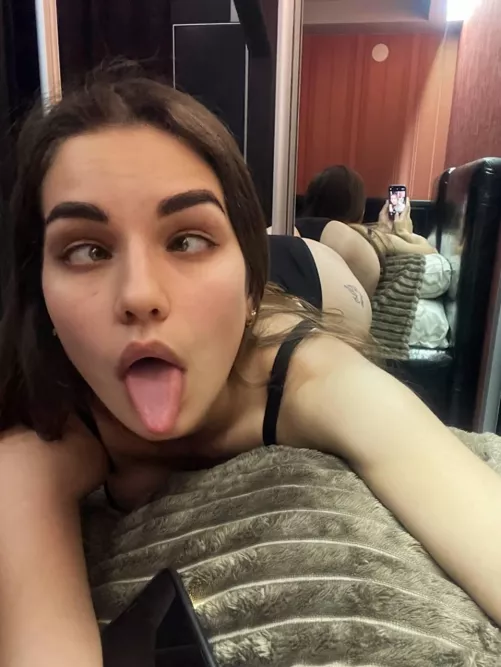 professionally opening my mouth and rolling my eyes.