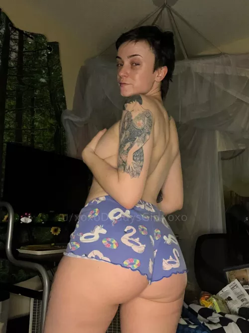 stay in today & eat snacks with me?? 🤫🤭