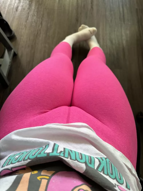 I think the hot pink shows her off even more hehe