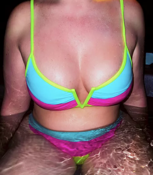 Is it ok for a mom to wear this type of bikini?