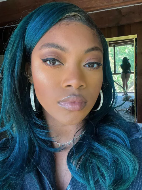 Kelsi Kalore (@kelsikalore)