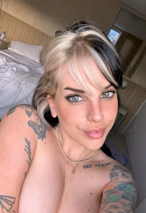 My application to be your Italian goth slut