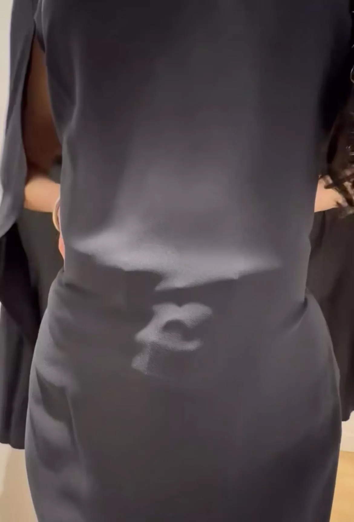 My belts are always visible when I wear tight dresses😫😫