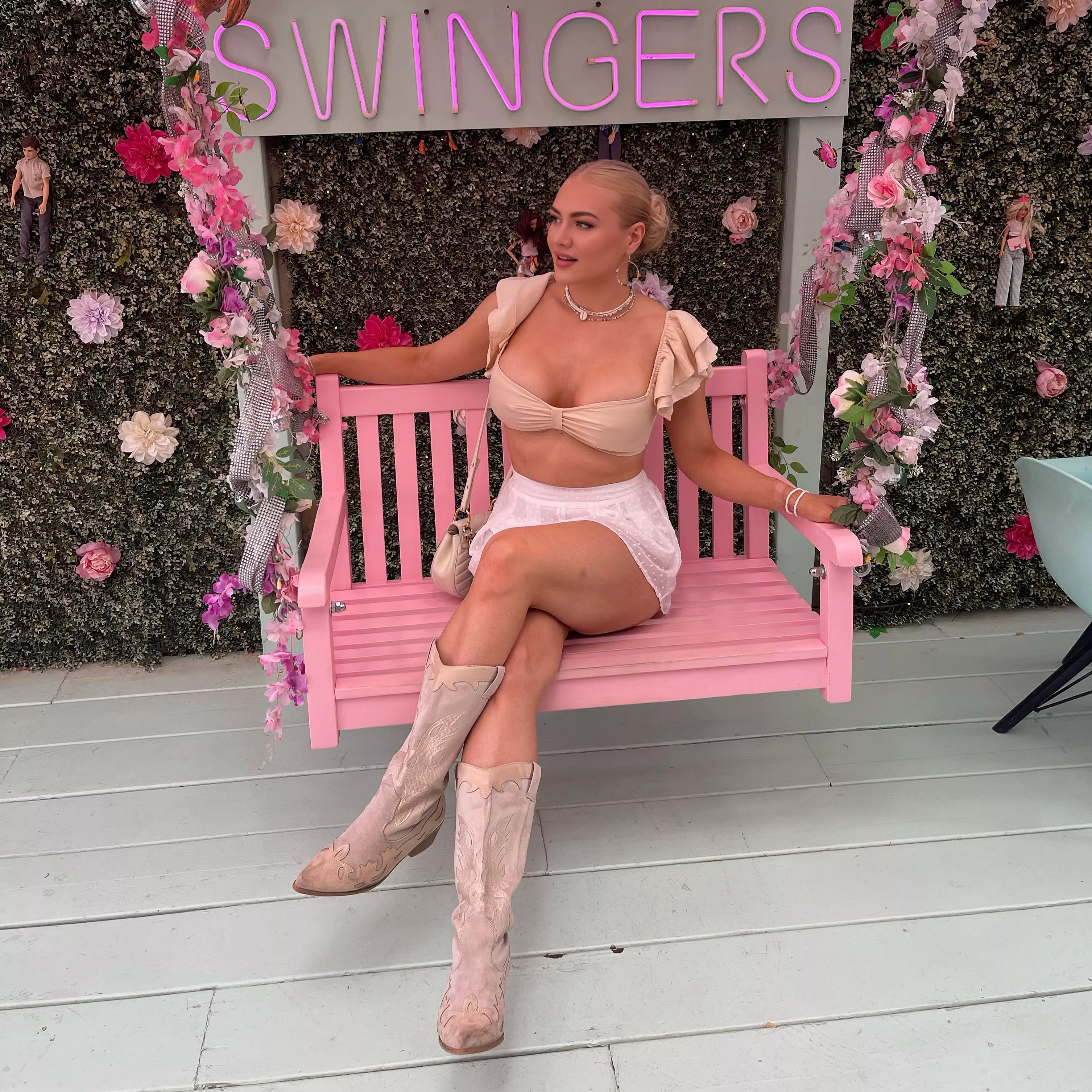 POV: I’m on a date with you, but I see a hot guy walk past.. @DommeliaOfficial