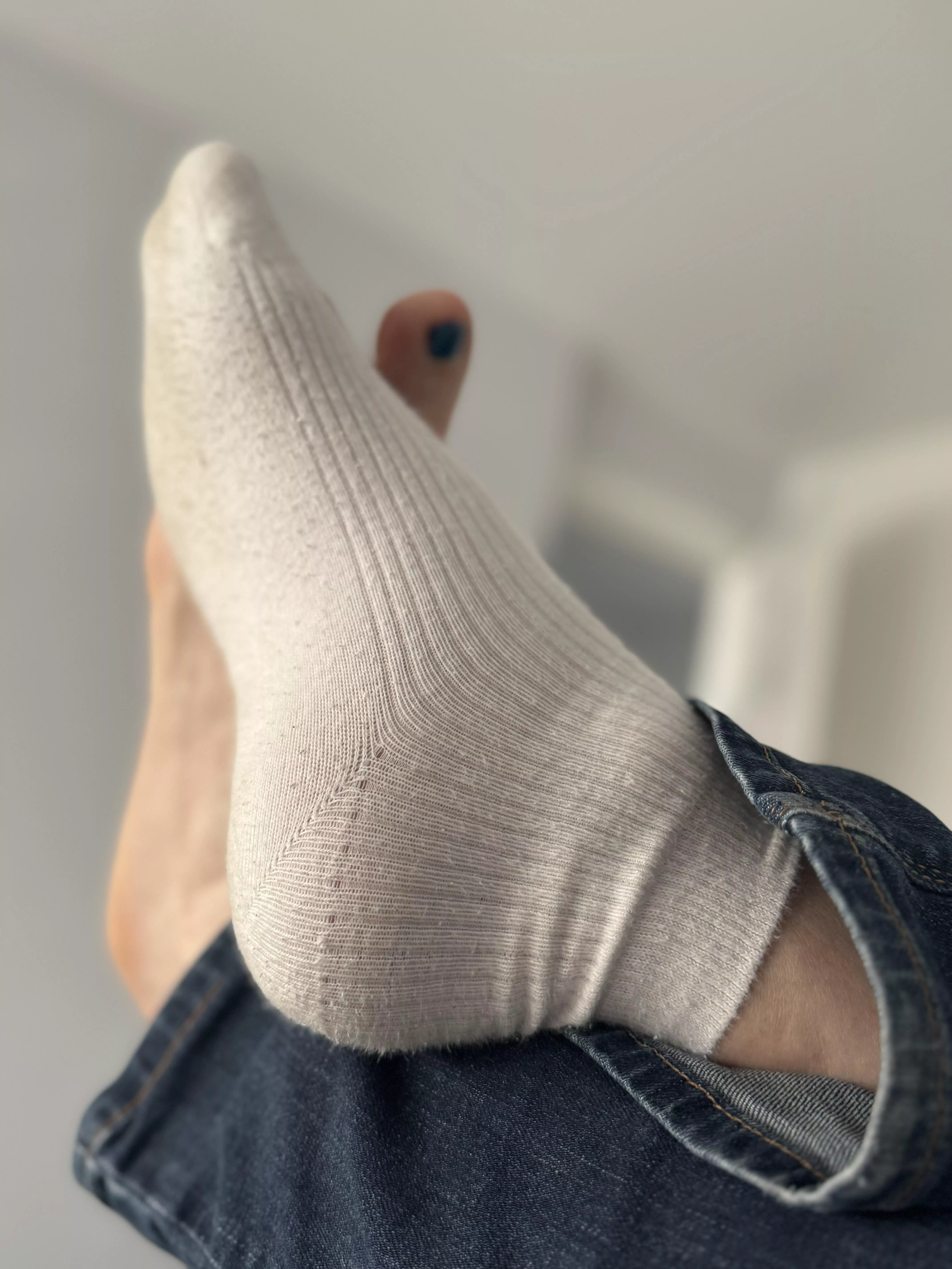White ribbed ankle socks
