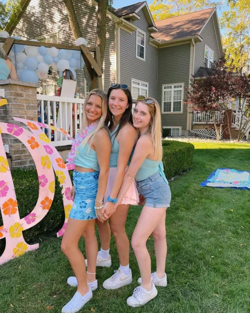 [3] Sorority Sisters