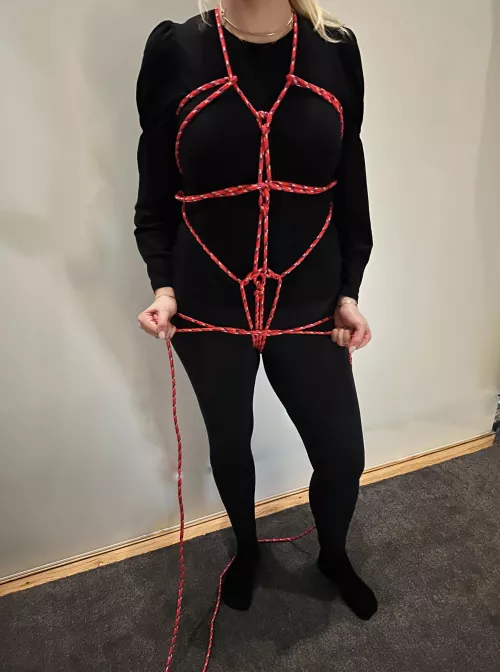 First attemp for tonight, would you like to see me nude with these ropes?