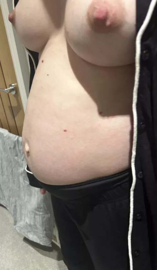 Giant pregnant tits!