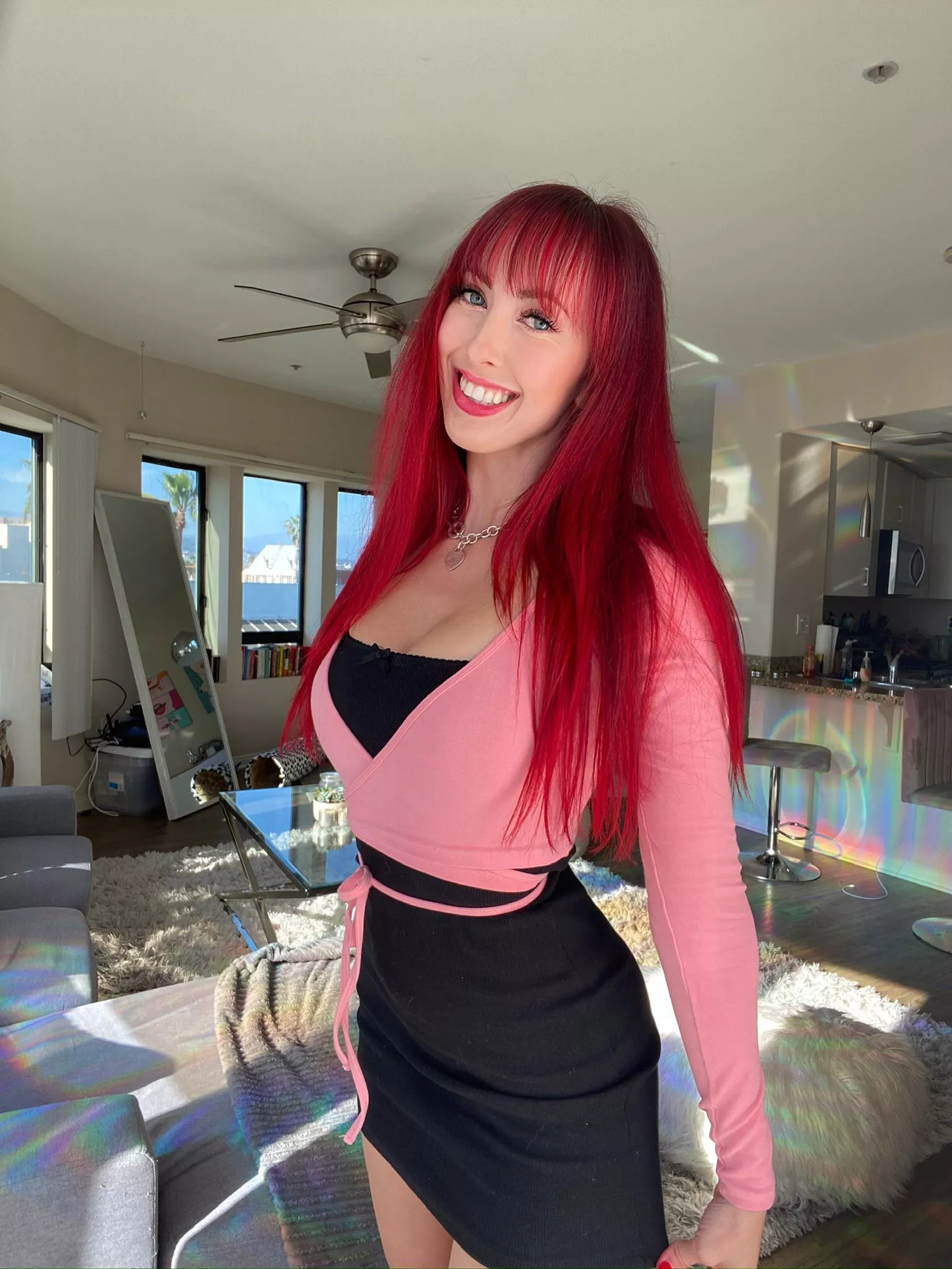 I look cute on my tight pencil skirt!