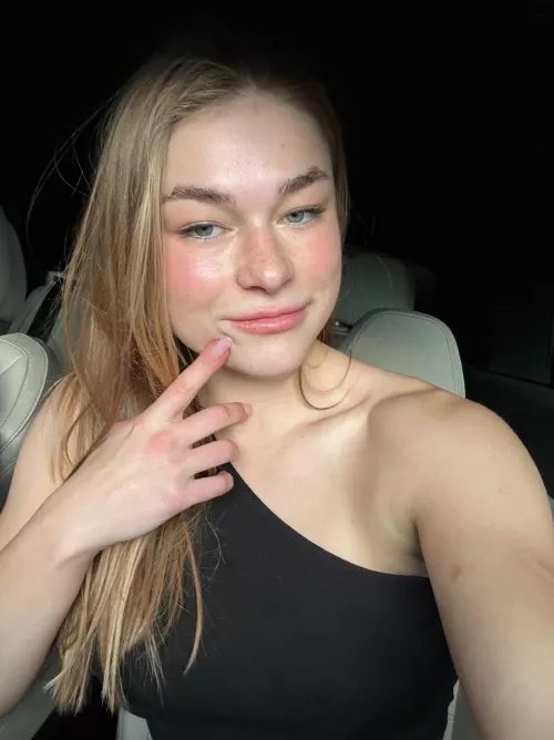 I really love this black tops of mine ;)