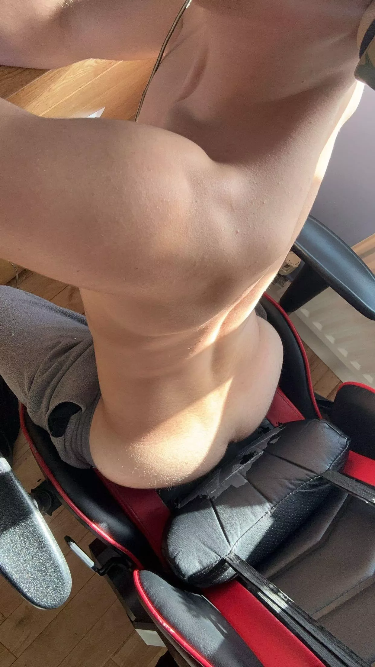 Imagine me sitting on your face like this 🤤