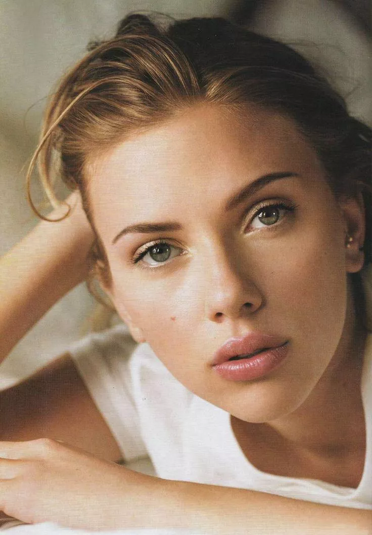 Scarlett Johansson(photo taken around 2006)