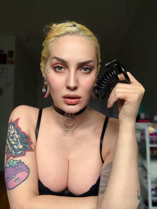 Submit and wear a cage