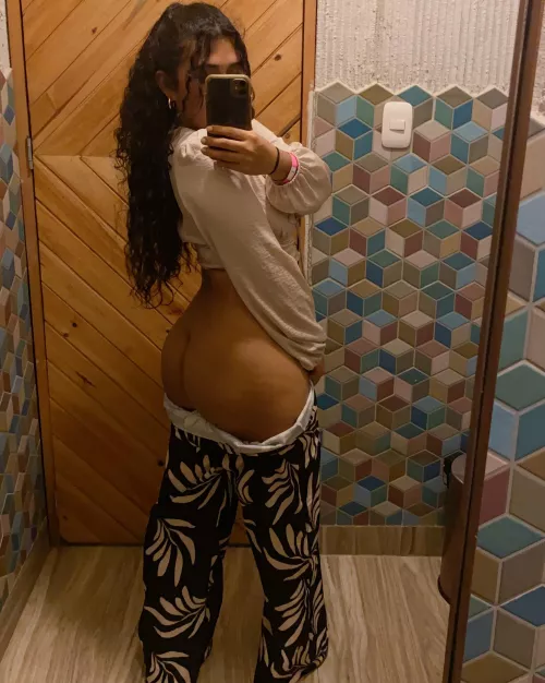 this mirror makes me look sexy