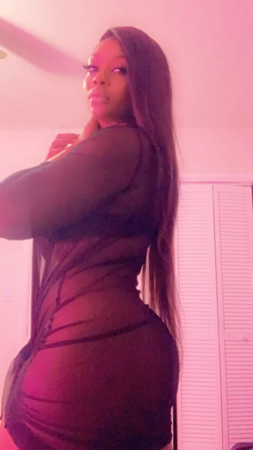 Bday girl, cum eat this cake !