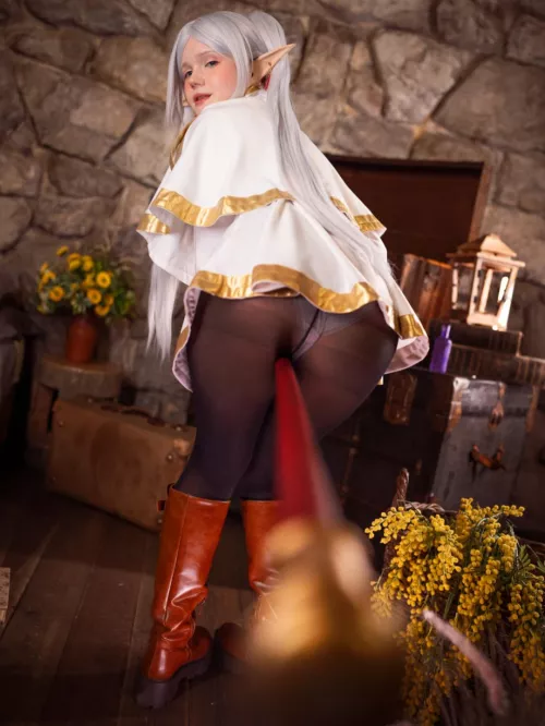 Frieren cosplay by Neyrodesu 