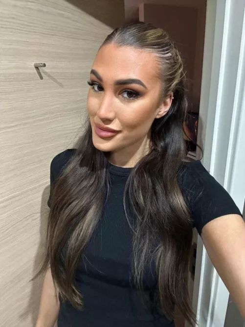 Black tops are always classy for me