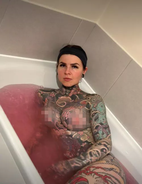 I can’t believe any man would get hard just by looking at my tits