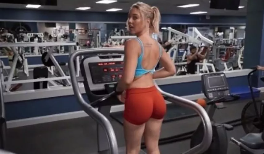 Keep getting this video on my fyp does anyone know where the real one is and what its called