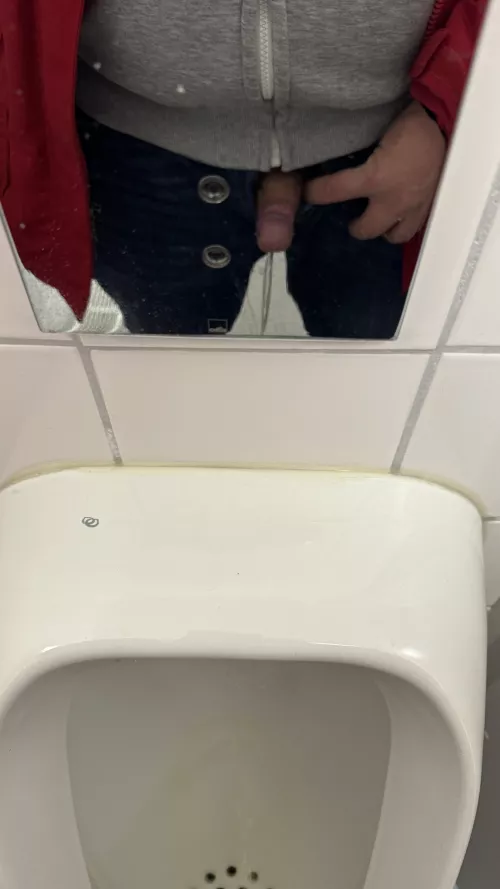Public Restrepon piss