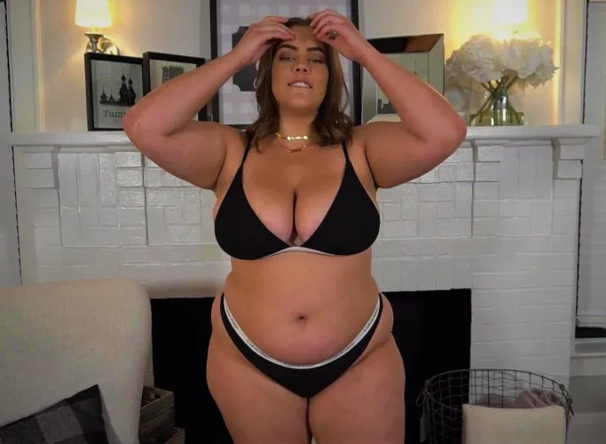 She’s so incredibly sexy!!!!